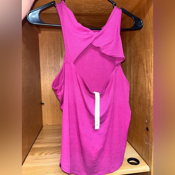 Lululemon Modal Silk Twist-Back Yoga Tank Top in Magenta Purple, size 10 - Picture 4 of 6
